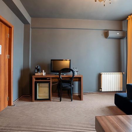 Alex&George Boutique Hotel Cluj-Napoca Ngoại thất bức ảnh