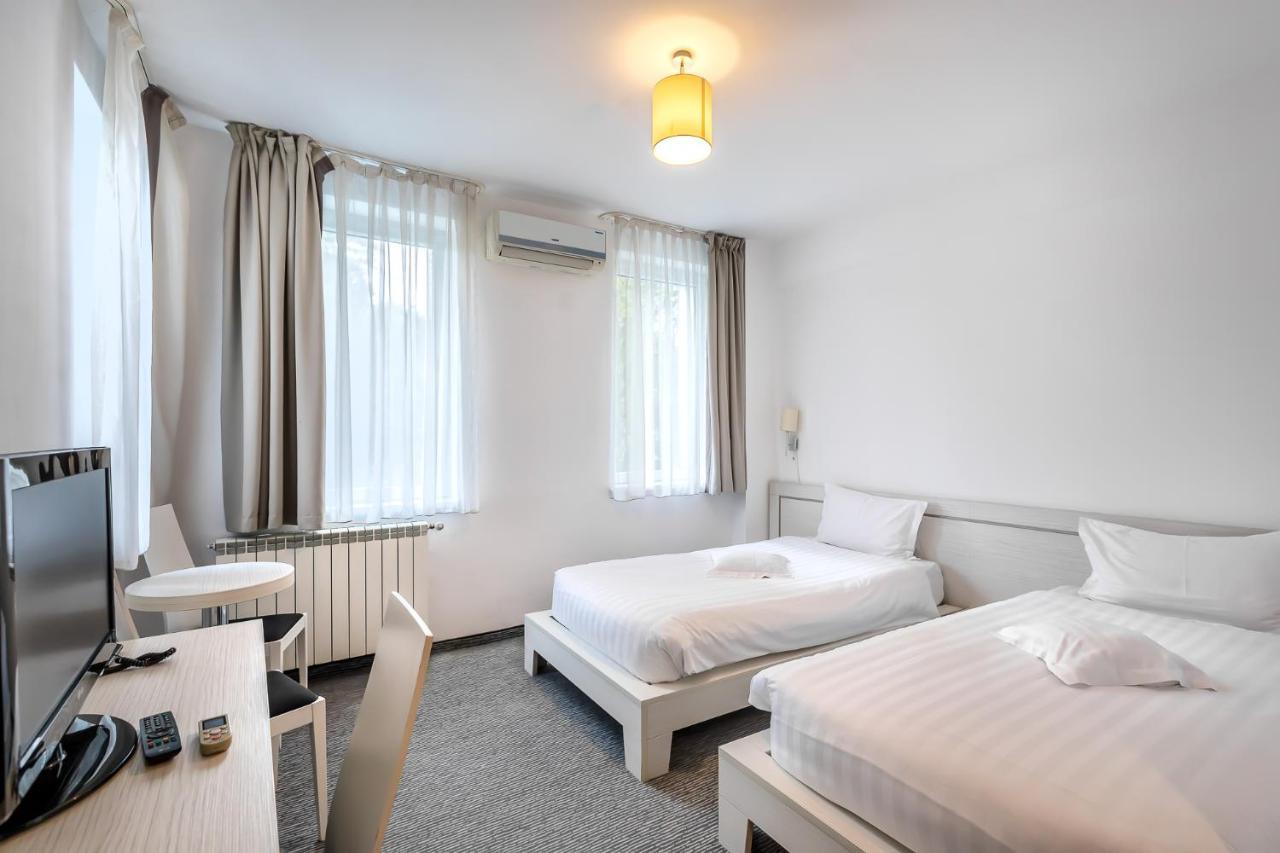 Alex&George Boutique Hotel Cluj-Napoca Ngoại thất bức ảnh