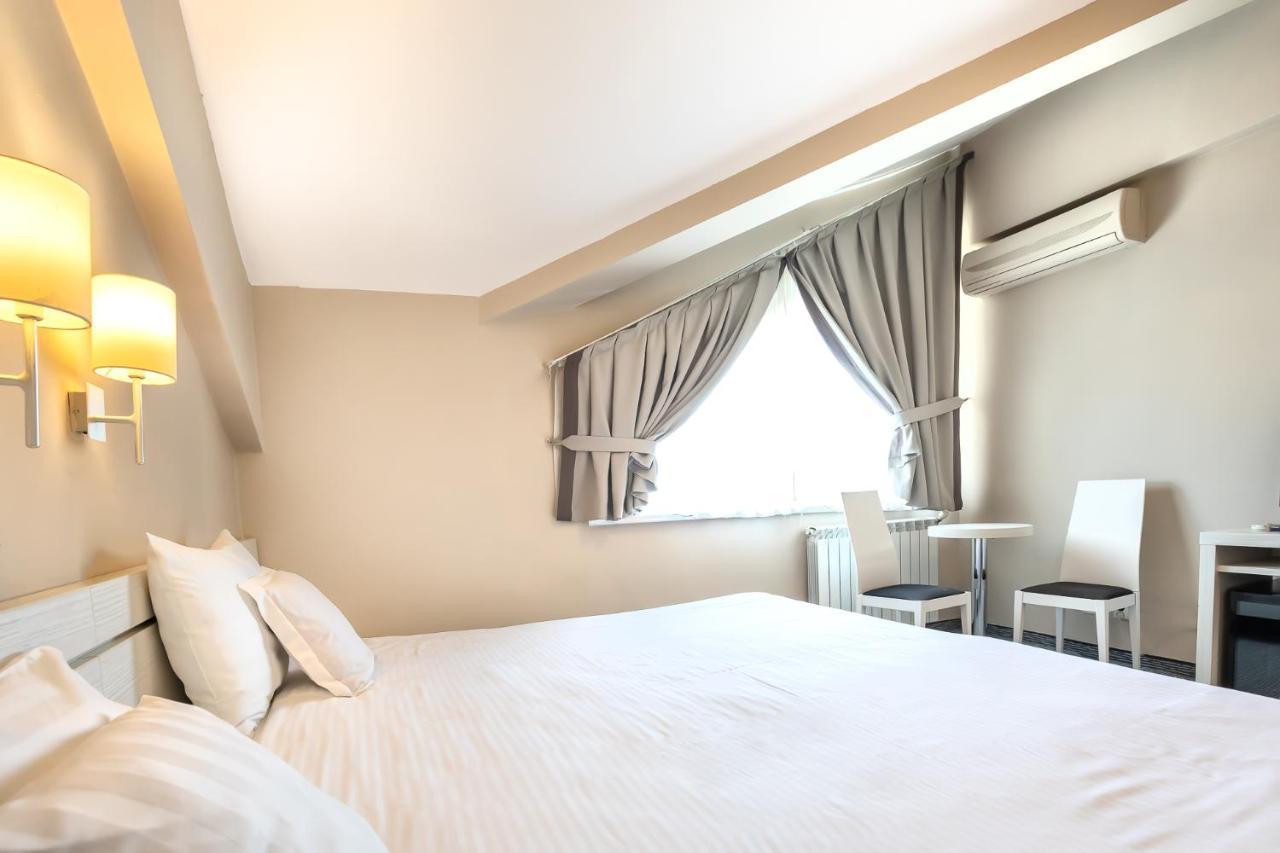 Alex&George Boutique Hotel Cluj-Napoca Ngoại thất bức ảnh