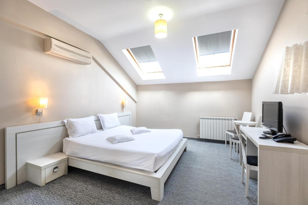 Alex&George Boutique Hotel Cluj-Napoca Ngoại thất bức ảnh