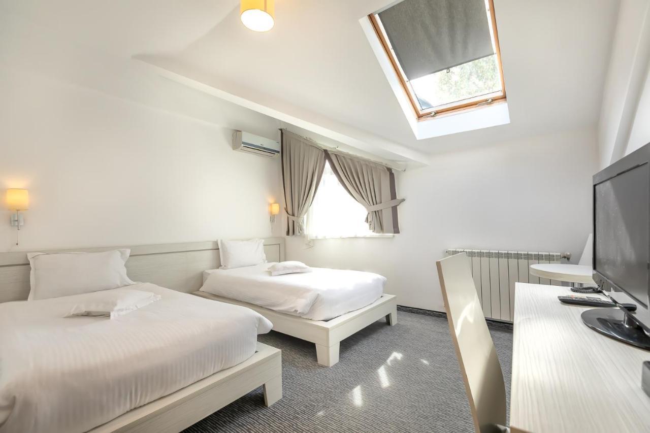 Alex&George Boutique Hotel Cluj-Napoca Ngoại thất bức ảnh