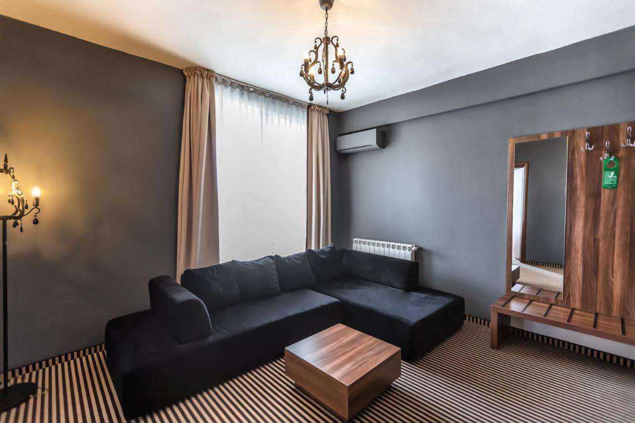 Alex&George Boutique Hotel Cluj-Napoca Ngoại thất bức ảnh