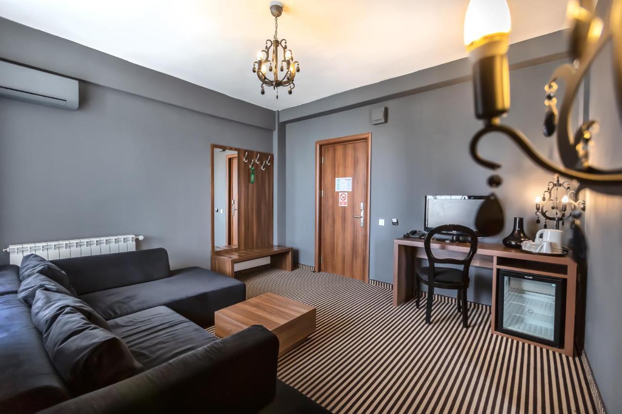 Alex&George Boutique Hotel Cluj-Napoca Ngoại thất bức ảnh