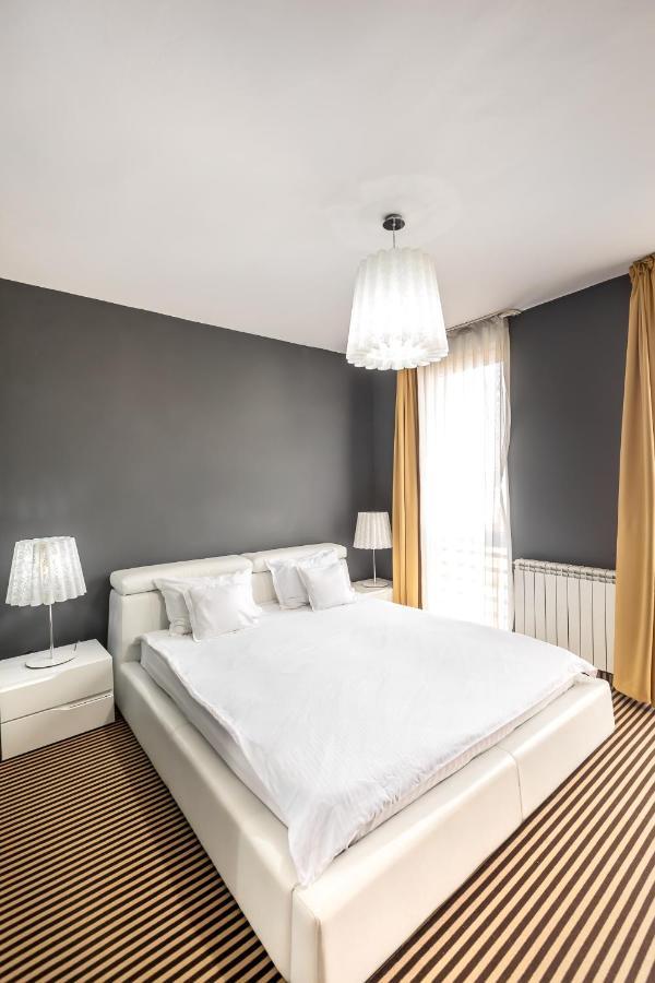 Alex&George Boutique Hotel Cluj-Napoca Ngoại thất bức ảnh