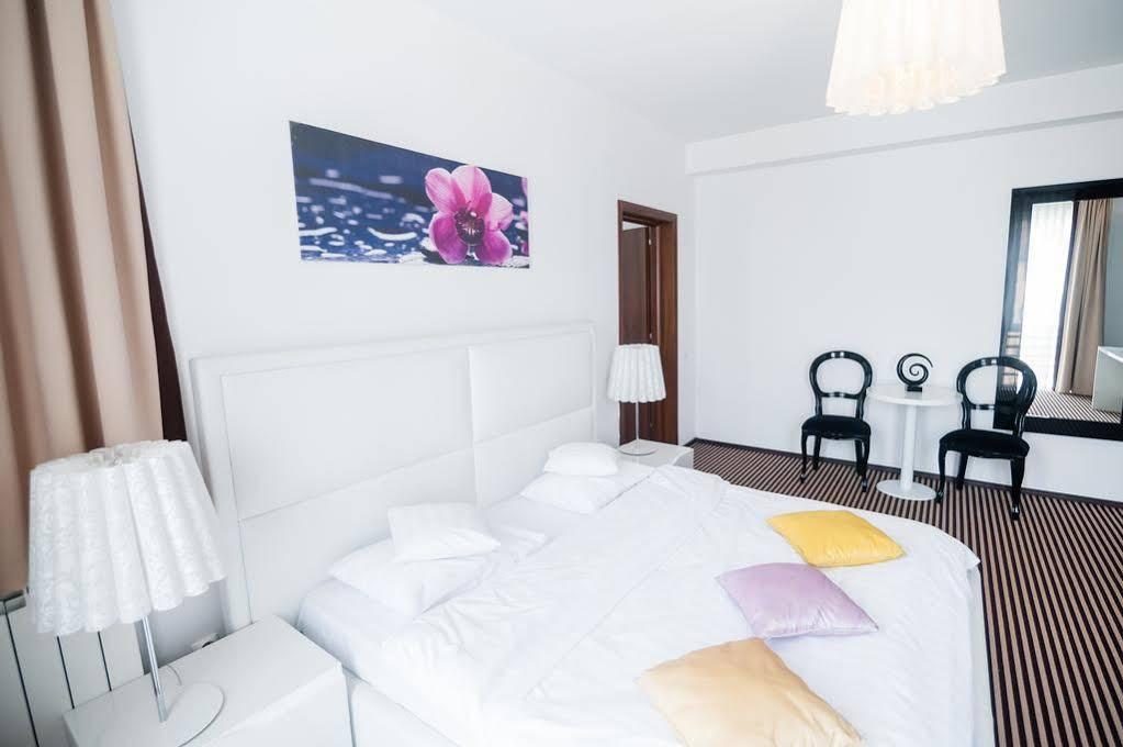 Alex&George Boutique Hotel Cluj-Napoca Ngoại thất bức ảnh
