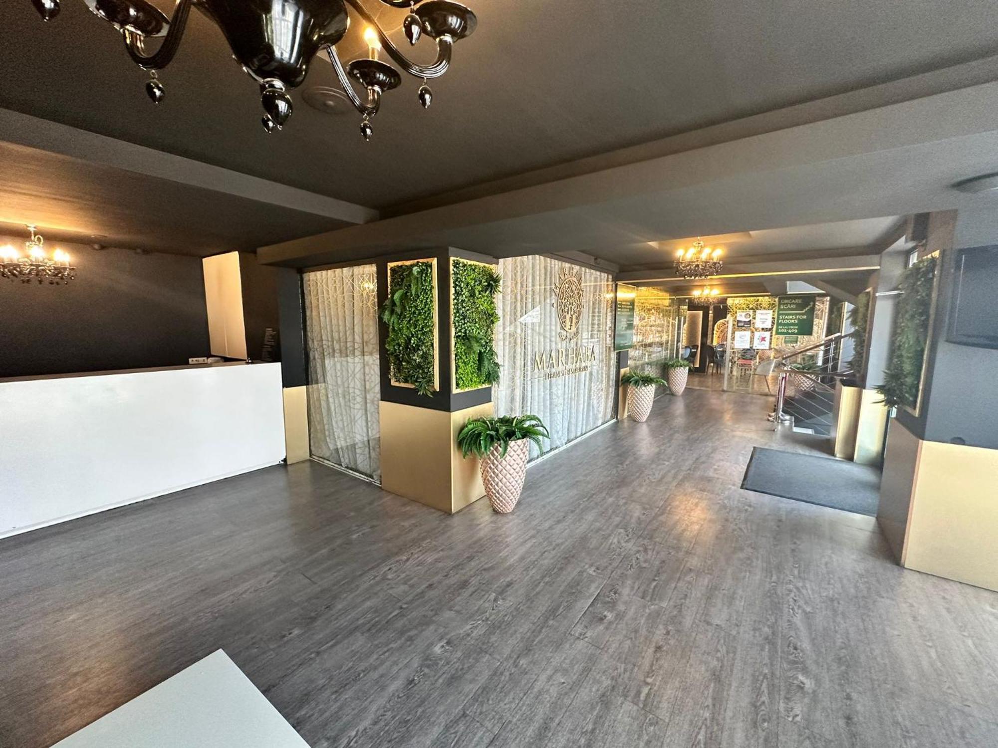 Alex&George Boutique Hotel Cluj-Napoca Ngoại thất bức ảnh