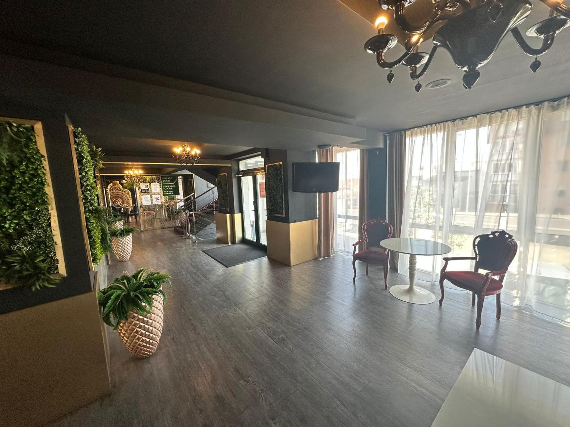 Alex&George Boutique Hotel Cluj-Napoca Ngoại thất bức ảnh