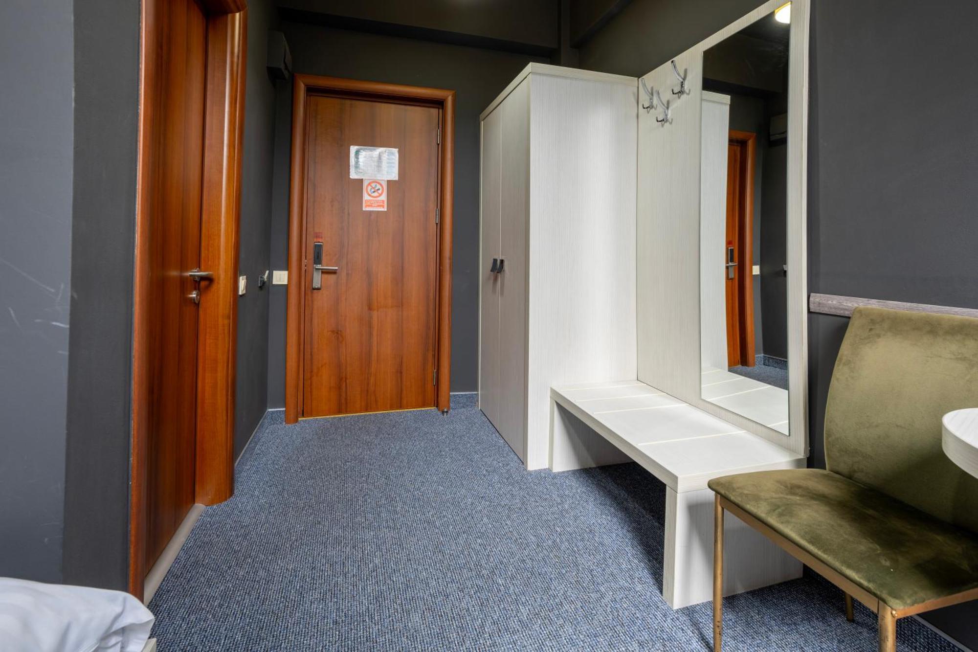 Alex&George Boutique Hotel Cluj-Napoca Ngoại thất bức ảnh