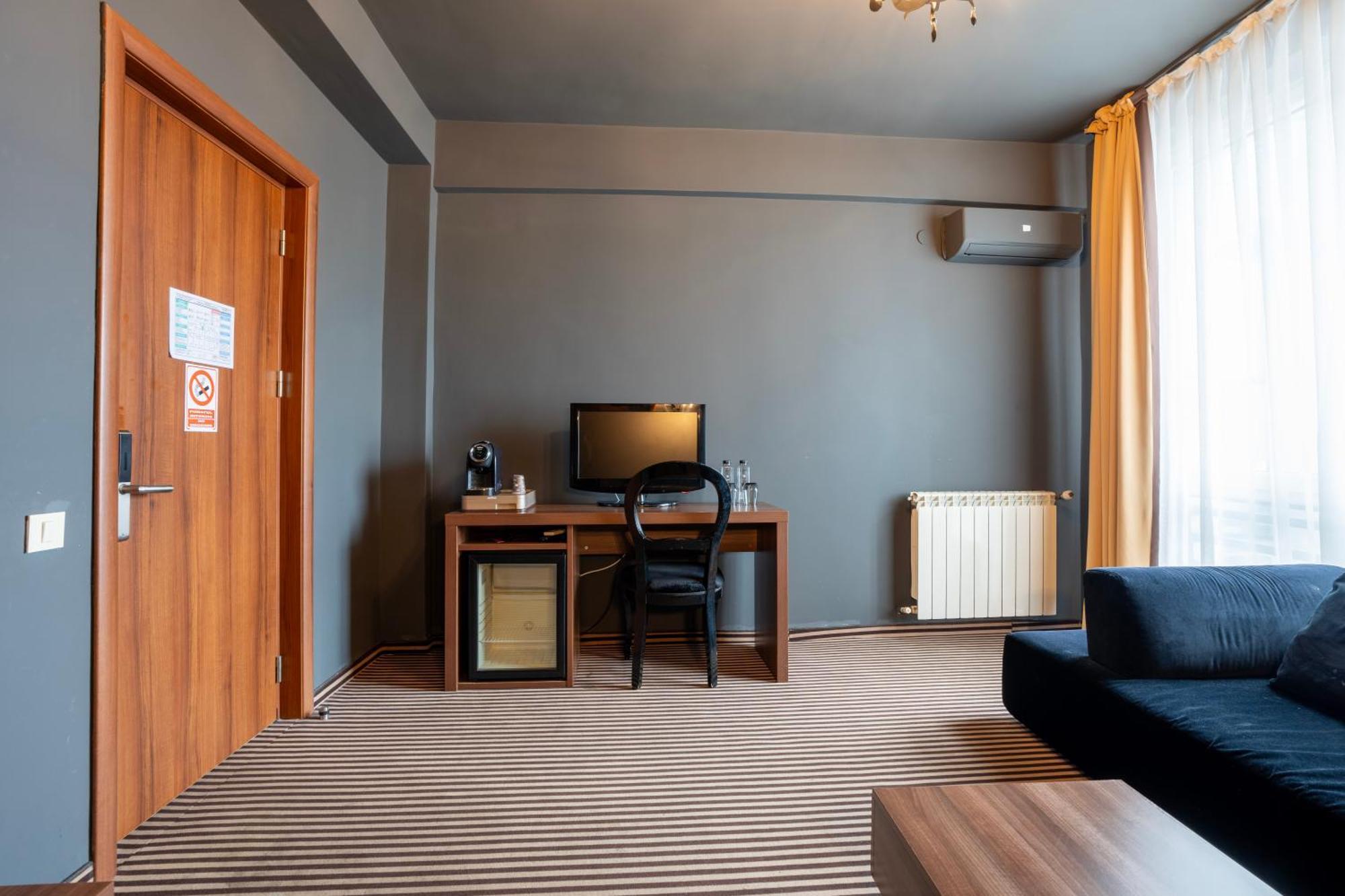 Alex&George Boutique Hotel Cluj-Napoca Ngoại thất bức ảnh