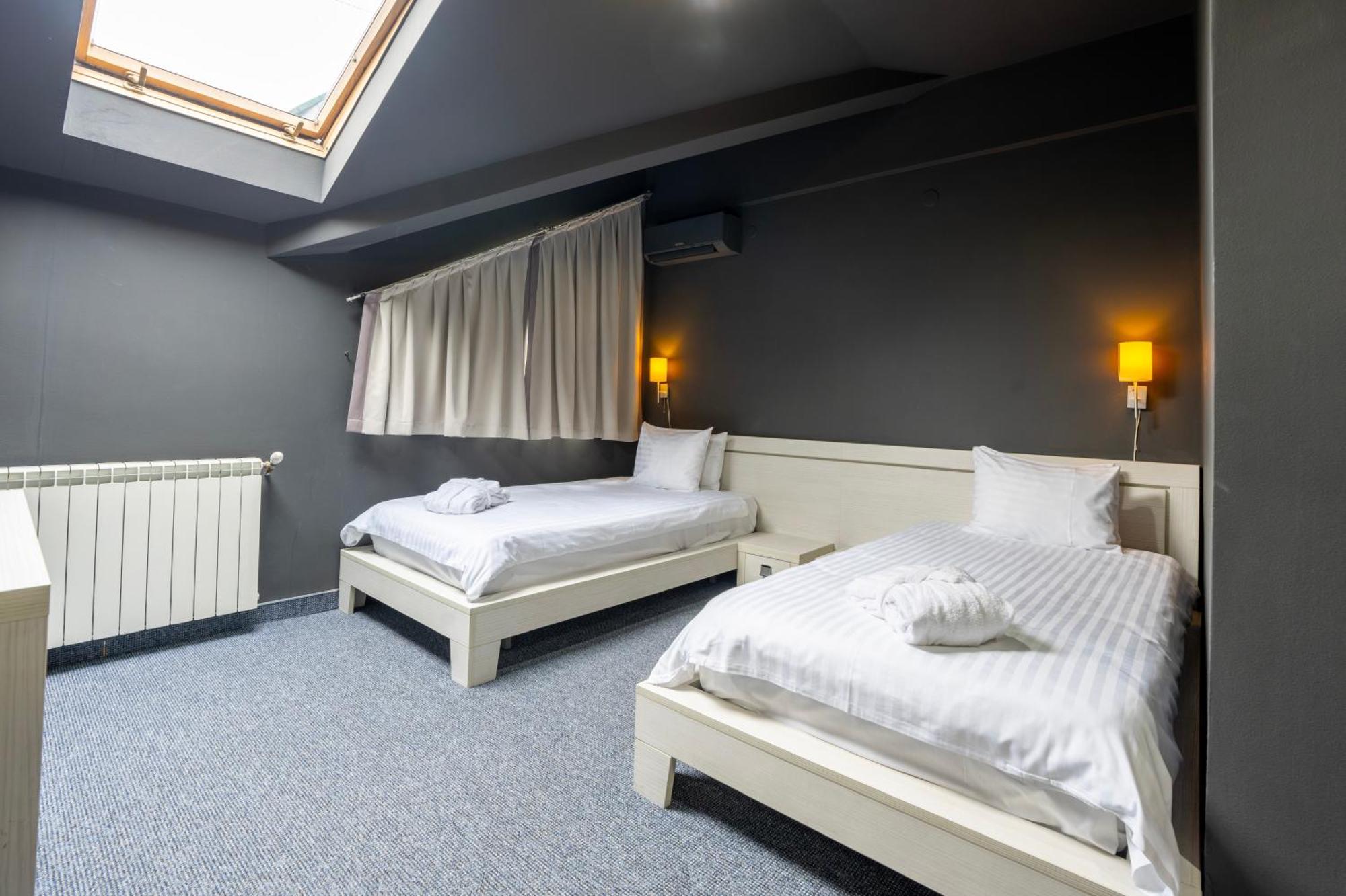 Alex&George Boutique Hotel Cluj-Napoca Ngoại thất bức ảnh