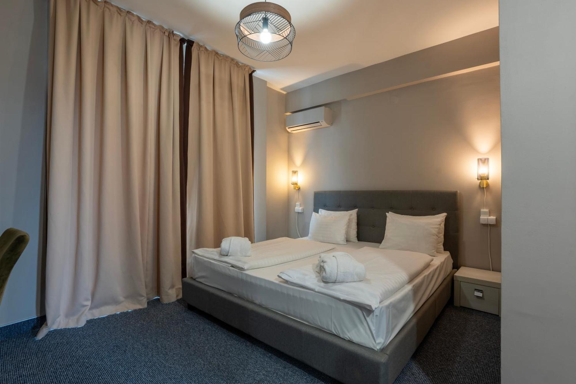 Alex&George Boutique Hotel Cluj-Napoca Ngoại thất bức ảnh
