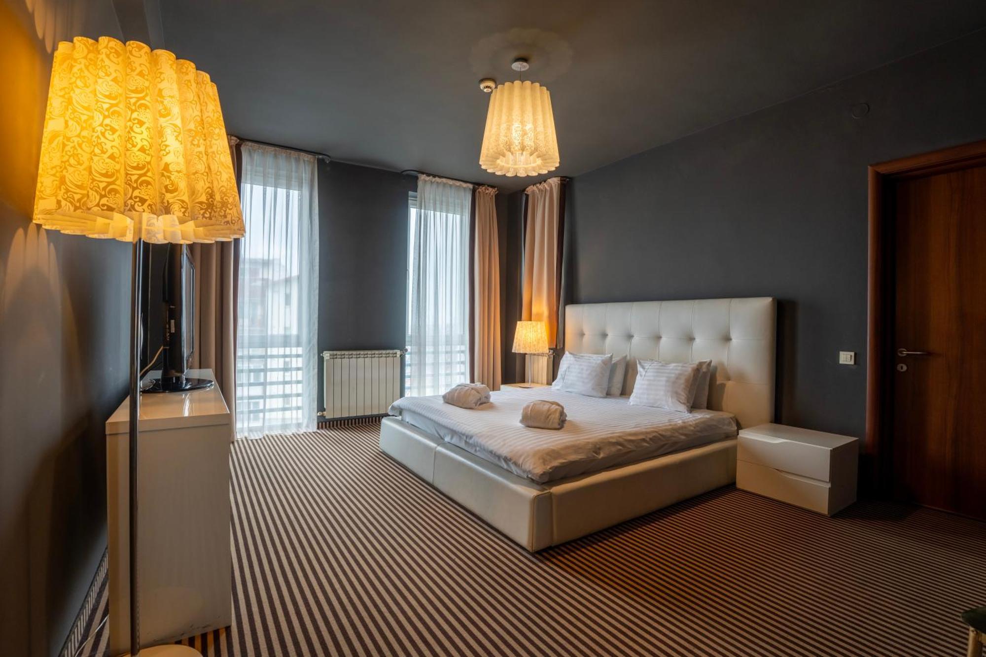 Alex&George Boutique Hotel Cluj-Napoca Ngoại thất bức ảnh