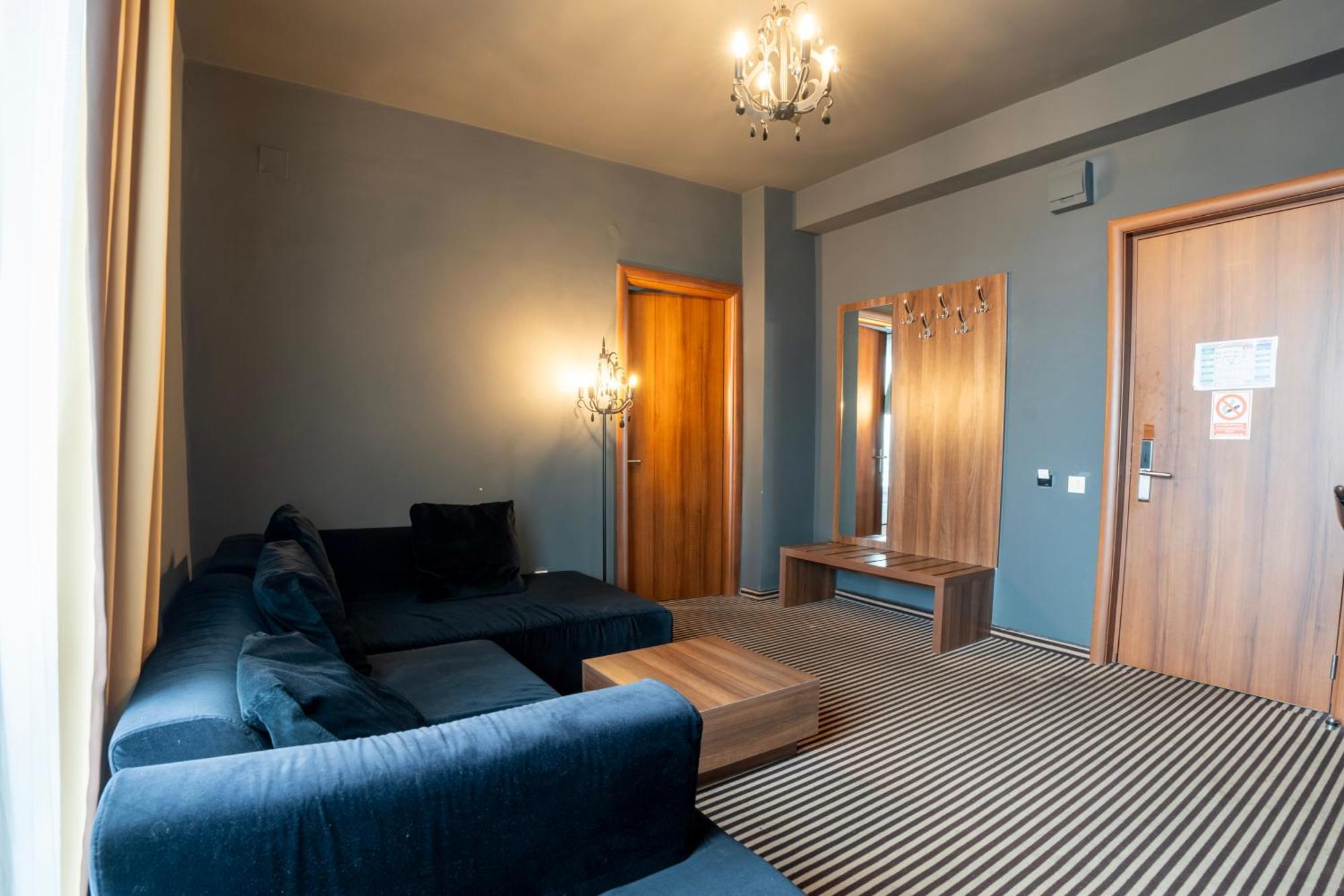 Alex&George Boutique Hotel Cluj-Napoca Ngoại thất bức ảnh