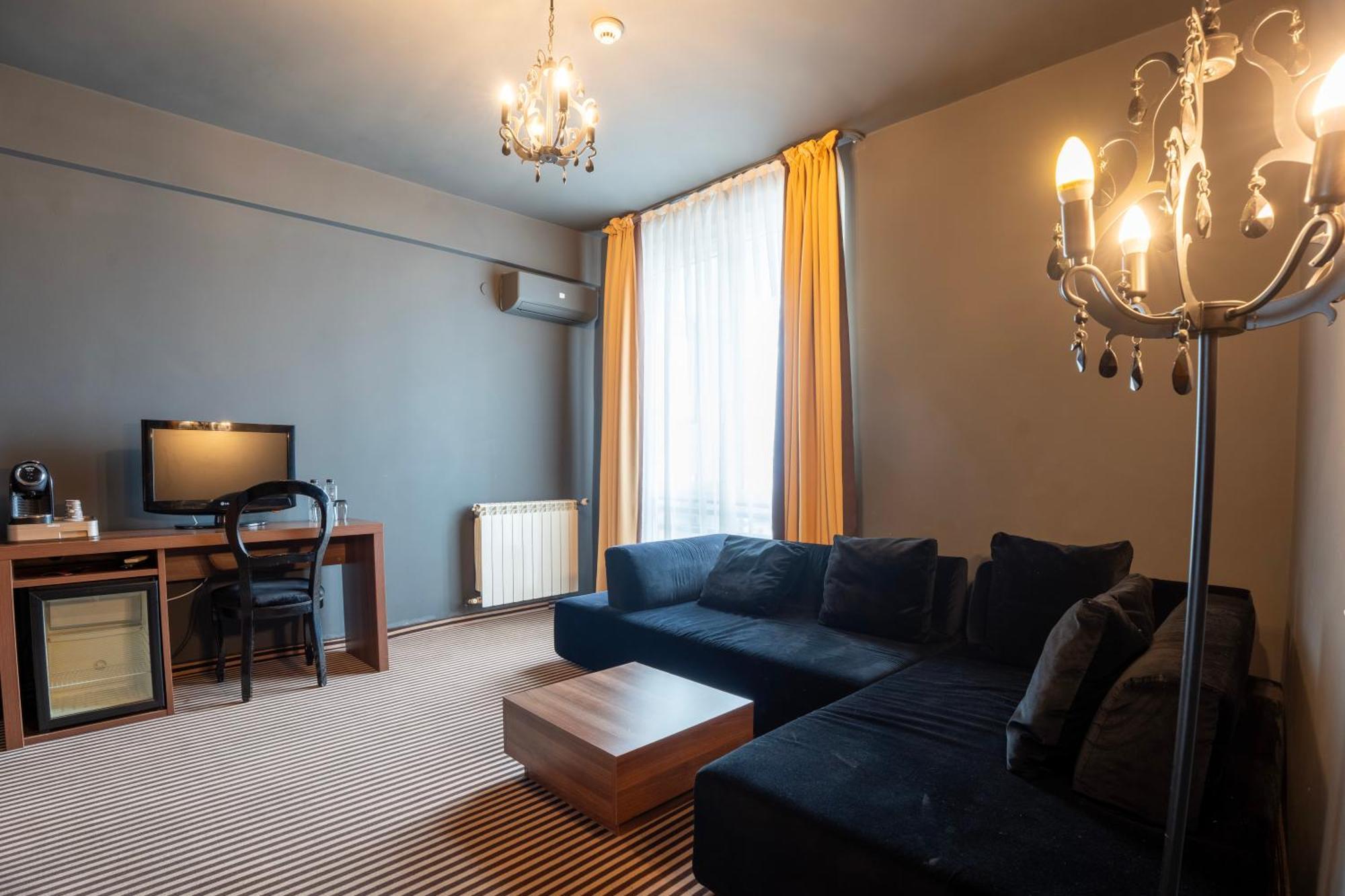 Alex&George Boutique Hotel Cluj-Napoca Ngoại thất bức ảnh