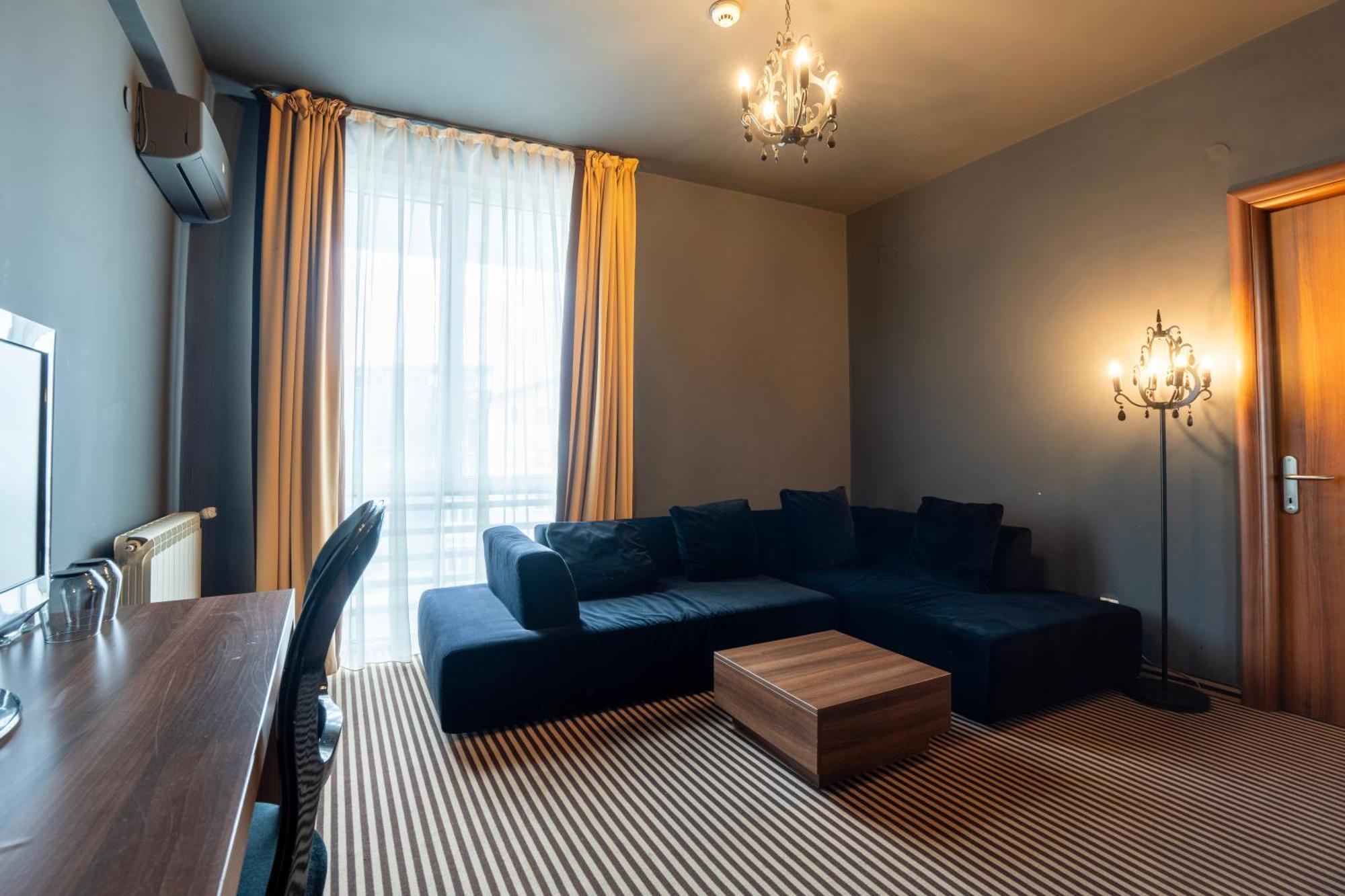 Alex&George Boutique Hotel Cluj-Napoca Ngoại thất bức ảnh