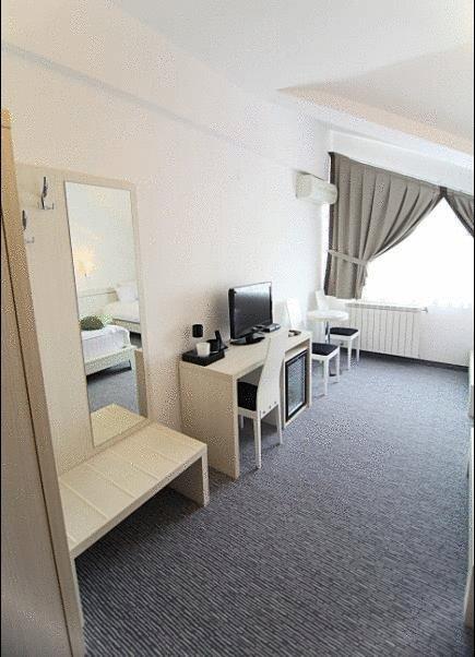 Alex&George Boutique Hotel Cluj-Napoca Ngoại thất bức ảnh