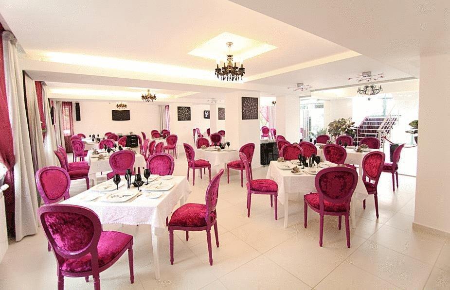 Alex&George Boutique Hotel Cluj-Napoca Ngoại thất bức ảnh
